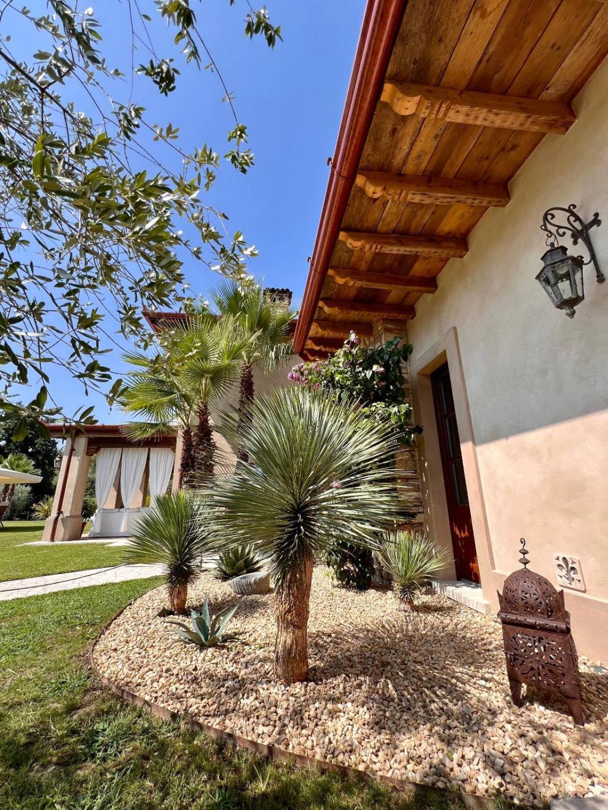 Villa Mario Resort Salo Bagian luar foto